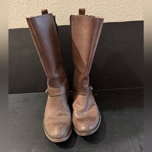 Women’s leather boots -Spirit by Lucchese
Size 8 ( fit a bit bigger)